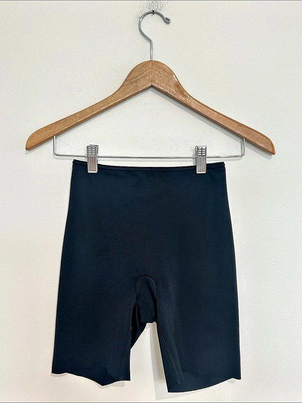 SPANX Slimplicity Mid-Thigh Shaper Shorts Black Size Small EUC